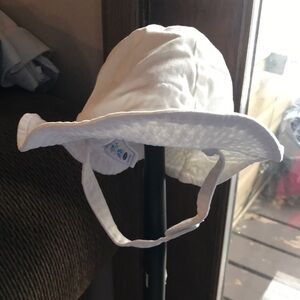 Old Navy White Summer Hat with Velcro Strap